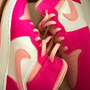 Jordan 1 GS 6.5 Worn Once…Great for Valentines 🩷